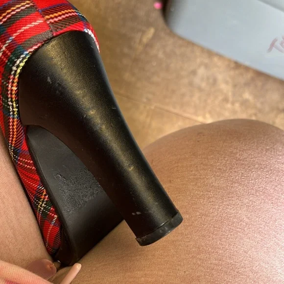 Charles Albert Women's Red Plaid Peep Toe Heels - Picture 6 of 7